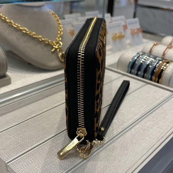 MICHAEL KORS
Leather Lg Continental Wristlet Phone Wallet Exotic Print Hair Calf - Picture 16 of 16